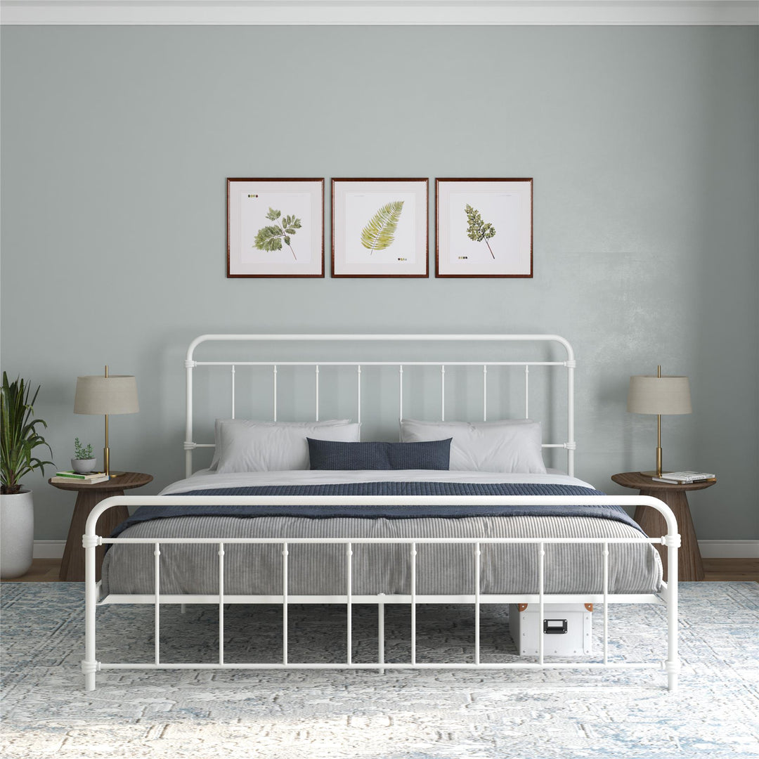 Wallace Spindle Metal Bed with Elegant Curves and Slats - White - King