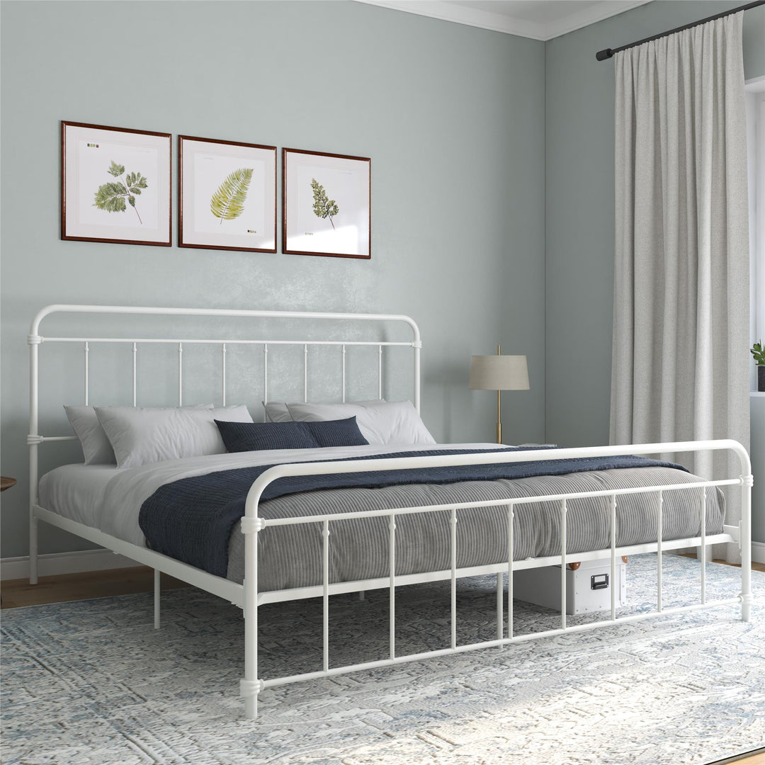 Wallace Spindle Metal Bed with Elegant Curves and Slats - White - King