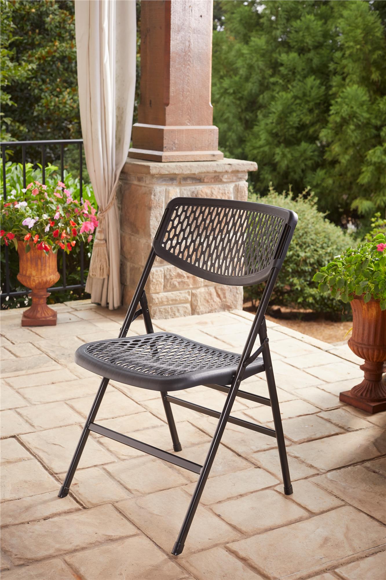 Plastic folding patio discount chairs